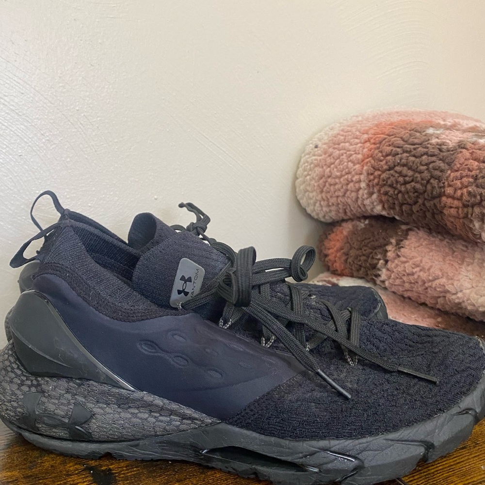 Womens Size 8 Black Under Armour Athletic Sneaker